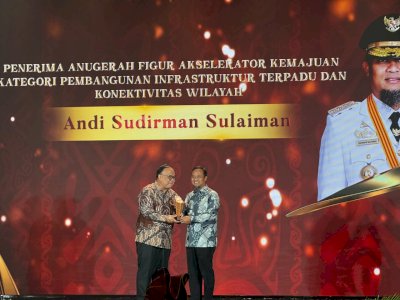 Rp3,7 Triliun Demi Konektivitas Sulsel: Andi Sudirman Sulaiman Raih detiktimur Awards 2026