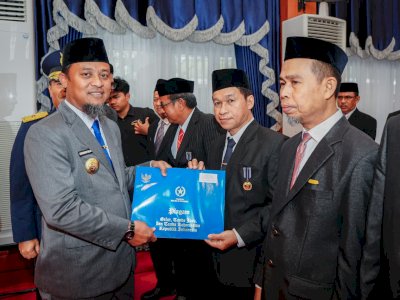 ​Gubernur Sulsel Anugerahi Satyalencana Karya Satya kepada 398 PNS Pemprov