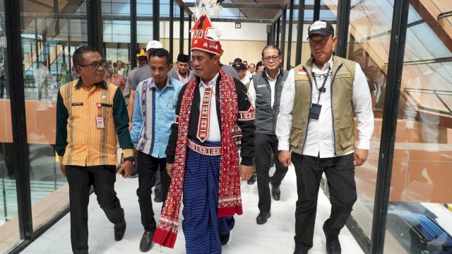 ​Gerak Cepat Gempa NTT: Mentan Amran Mobilisasi Bantuan Beras Rp75,4 Miliar