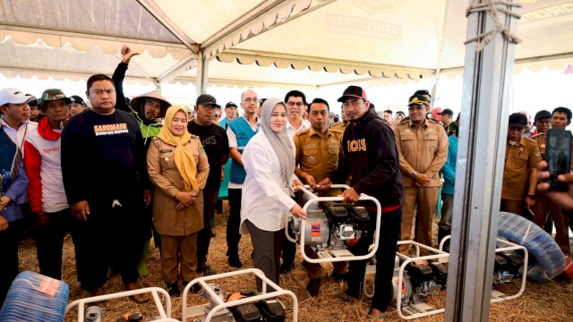 Panen Padi 10,4 Ton per Hektare, Wagub Sulsel Dukung Penguatan Pertanian Modern di Sidrap