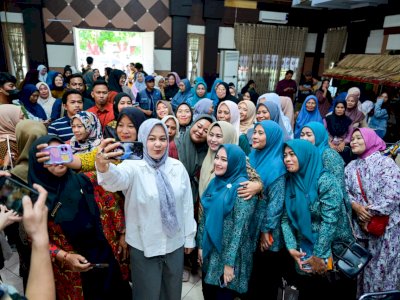 Wagub Sulsel Buka Pelatihan Perempuan dan Serahkan Dukungan Usaha bagi UPPKA Jeneponto dan Takalar