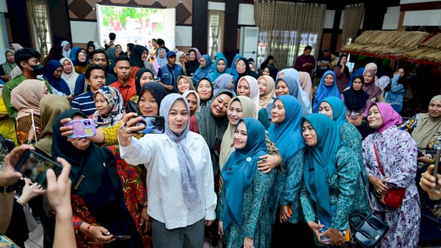Wagub Sulsel Buka Pelatihan Perempuan dan Serahkan Dukungan Usaha bagi UPPKA Jeneponto dan Takalar