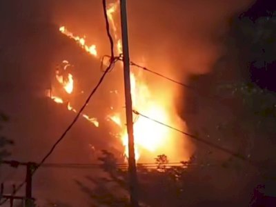 NIPAH Mall Makassar Terbakar Malam Ini, Petugas Masih Berjihad Padamkan Api