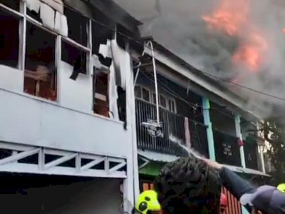Si Jago Merah Amuk Permukiman Toddopuli 6, Damkar Makassar Bergerak Cepat