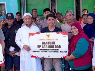 Gubernur Sulsel Serahkan Bantuan untuk Korban Kebakaran di Kandea Makassar