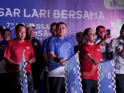 Bukan Sekadar Melepas Peserta, Wali Kota Appi Ikut Tuntas 10K di 7th Makassar SMAnSA Run 2026