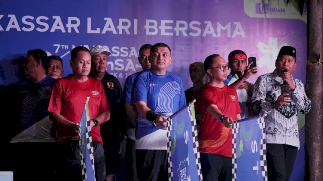 Bukan Sekadar Melepas Peserta, Wali Kota Appi Ikut Tuntas 10K di 7th Makassar SMAnSA Run 2026