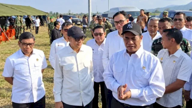 Direktur Utama PTPN I Abdul Rivai Ras Bersama Mentan Amran Sulaiman foto list.