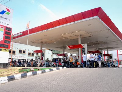 Komunikasi Langsung Dirut Pertamina, Ini Langkah Cepat dan Terukur Gubernur Sulsel Atasi Antrean BBM