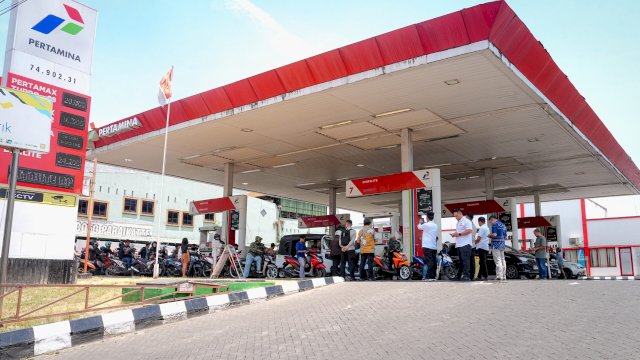 Komunikasi Langsung Dirut Pertamina, Ini Langkah Cepat dan Terukur Gubernur Sulsel Atasi Antrean BBM