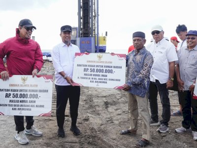 Gubernur Sulsel Serahkan BK Rp17 Miliar untuk Pemkab Bulukumba, Termasuk Masjid Terapung Pantai Merpati
