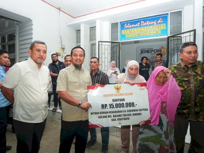 Gubernur Sulsel Serahkan Bantuan Kemanusiaan untuk Tiga Korban Kebakaran di Jeneponto