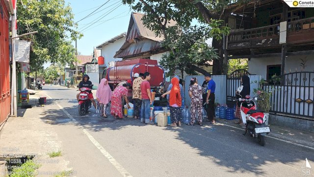 Pemprov Sulsel Salurkan Bantuan Air Bersih untuk Warga Terdampak Kekeringan di Makassar dan Maros