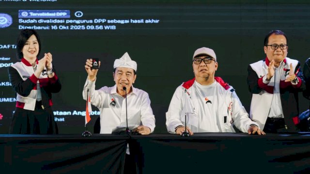 Pamer KTA di Bandung, Jokowi Minta Kader PSI Tak Gentar Hadapi Pemilu 2029