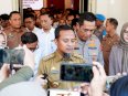 Bupati Gowa Tersangka Tapi Belum Ditahan, Gubernur Sulsel: Tetap Jalankan Tugas