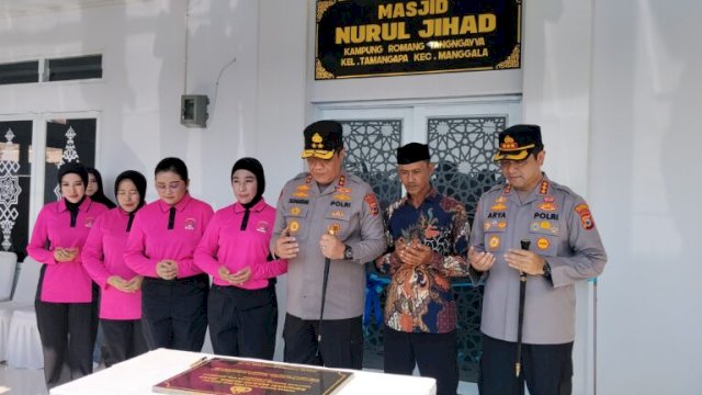 Wujud Kepedulian Masyarakat, Polda Sulsel Resmikan Fasilitas Sanitasi dan Masjid di Kampung Romangtangaya