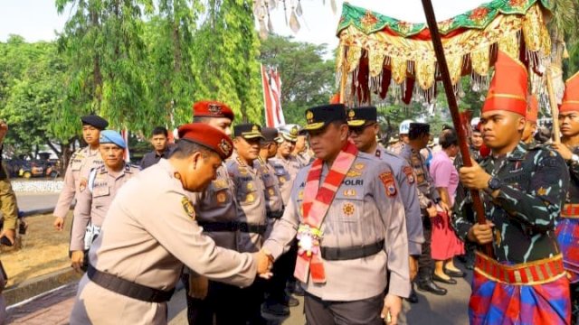 Disambut Tradisi Angngaru, Irjen Pol Awal Chairuddin Resmi Jabat Kapolda Sulsel