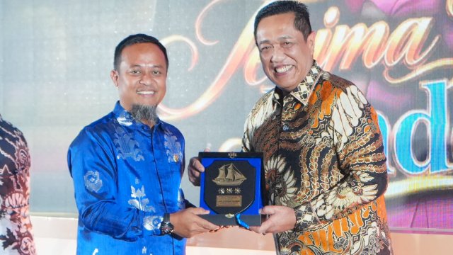 Gubernur Sulsel Apresiasi Pengabdian Irjen Pol. Djuhandhani dan Sambut Hangat Kapolda Baru Irjen Pol. Awal Chairuddin
