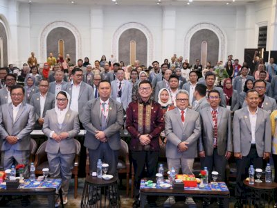 Taruna Ikrar Kepala BPOM Ajak IAI Bangun Kemandirian Farmasi, dari Riset hingga Industri Obat Nasional