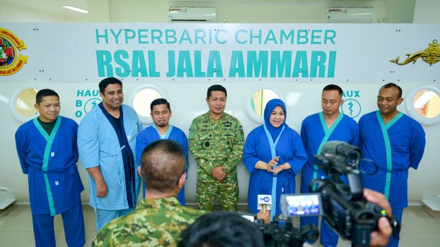 Fatmawati Rusdi Terima Brevet Kehormatan Kesehatan Penyelaman dan Hiperbarik