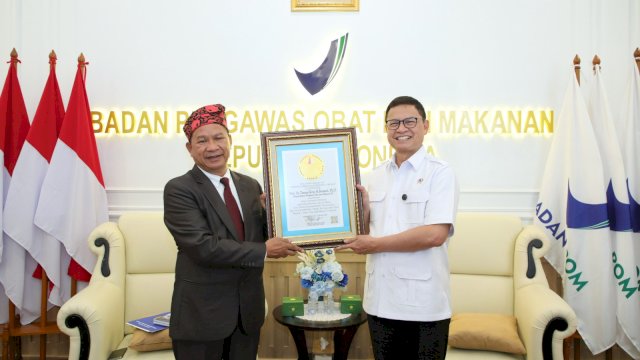 Bikin Sejarah di Kereta Cepat Beijing-Jinan: Kepala BPOM Taruna Ikrar Luncurkan 2 Buku Sekaligus dan Raih Rekor Leprid