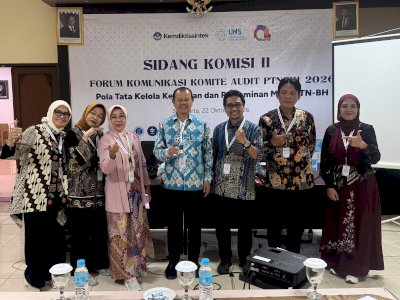 Ketua Komite Audit MWA Unhas Bacakan Kesimpulan Akhir Forum Komite Audit PTN-BH 2026 di UNS