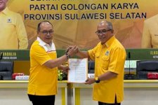 Supriansa Resmi Jabat Plt Ketua Golkar Makassar Gantikan Appi, IAS Serahkan SK Langsung!