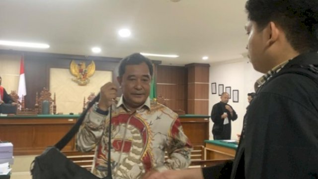 Foto: Eks Pj Gubernur Sulsel Bahtiar Baharuddin menjadi saksi dalam sidang perkara korupsi bibit nanas Pemprov Sulsel Tahun Anggaran 2023. 