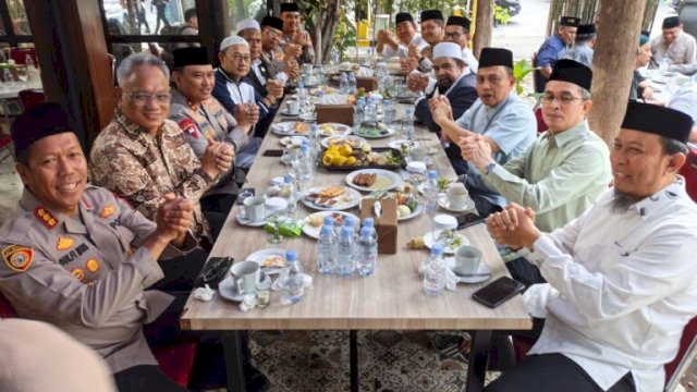 Ngopi Pagi di Al-Markaz, Kapolda Sulsel dan Kapolrestabes Makassar Pererat Silaturahmi Bersama Tokoh Agama