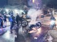 Kena Tebas dan Busur! Bentrokan Remaja di Manggala Makassar Pecah, Motor Dibakar