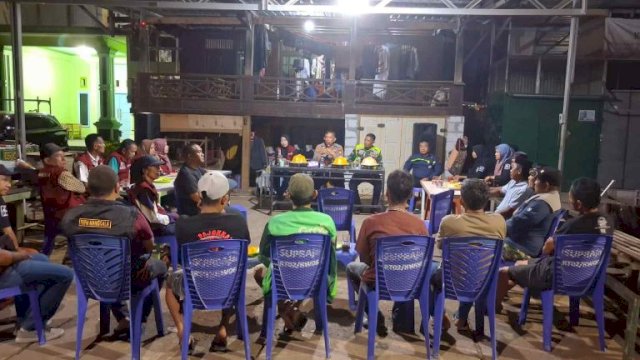 Cegah Tawuran Susulan, Kapolsek Manggala Rangkul Warga Borong Jambu Jaga Kondusivitas