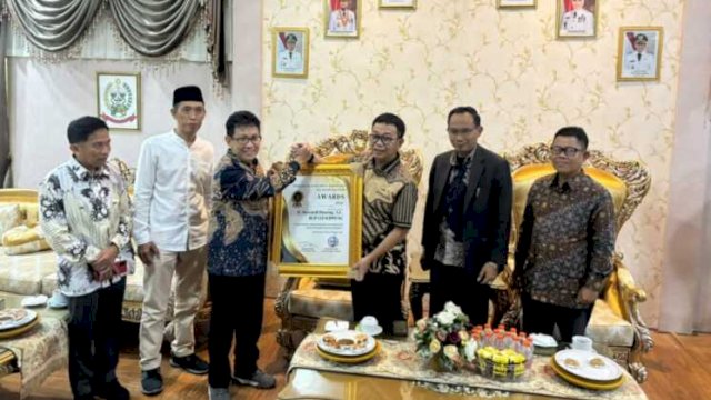 Bupati Soppeng H. Suwardi Haseng Raih PWI Sulsel Awards 2026: Komitmen Nyata Majukan Pendidikan Bumi Latemmamala!
